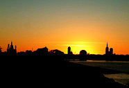 Silhouette der Stralsunder Altstadt an einem September-Abend<br />Foto: � goka / PIXELIO